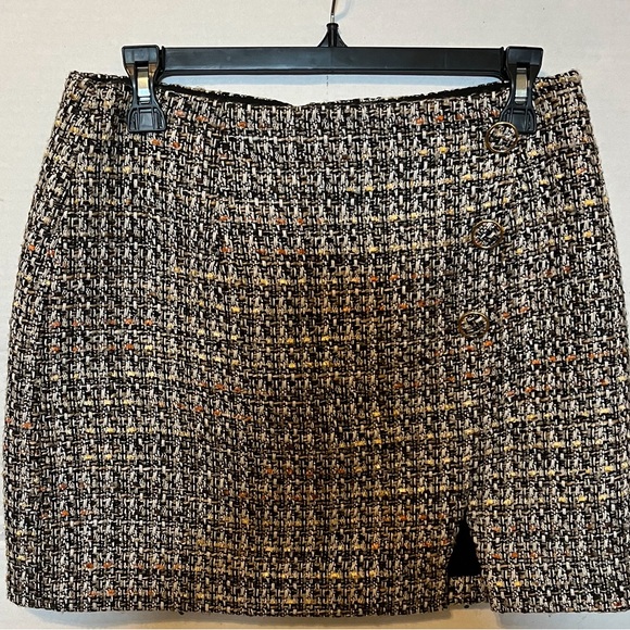Gianni Bini Cute Black/Tan skirt with accent buttons and front slit Size 8 NWT - Picture 1 of 9